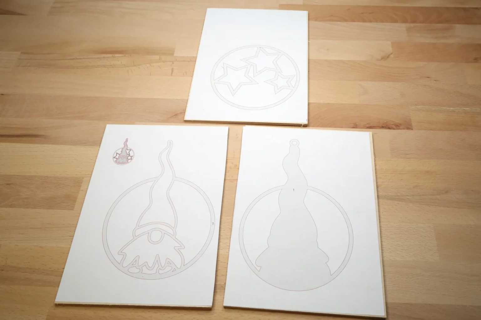 29-01-gnome-feiern-weihnachten-deko-laubsaege-dekupiersaege-vorlage-kopieren-ausdrucken-vorlagenpapier-selbstklebend-aufkleben-sperrholz