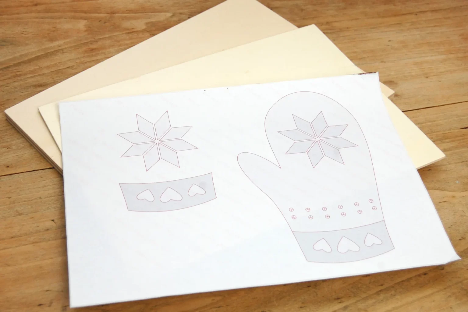 29-01-vintage-handschuhe-winter-deko-laubsaege-dekupiersaege-vorlage-kopieren-ausdrucken-vorlagenpapier-selbstklebend-sperrholz