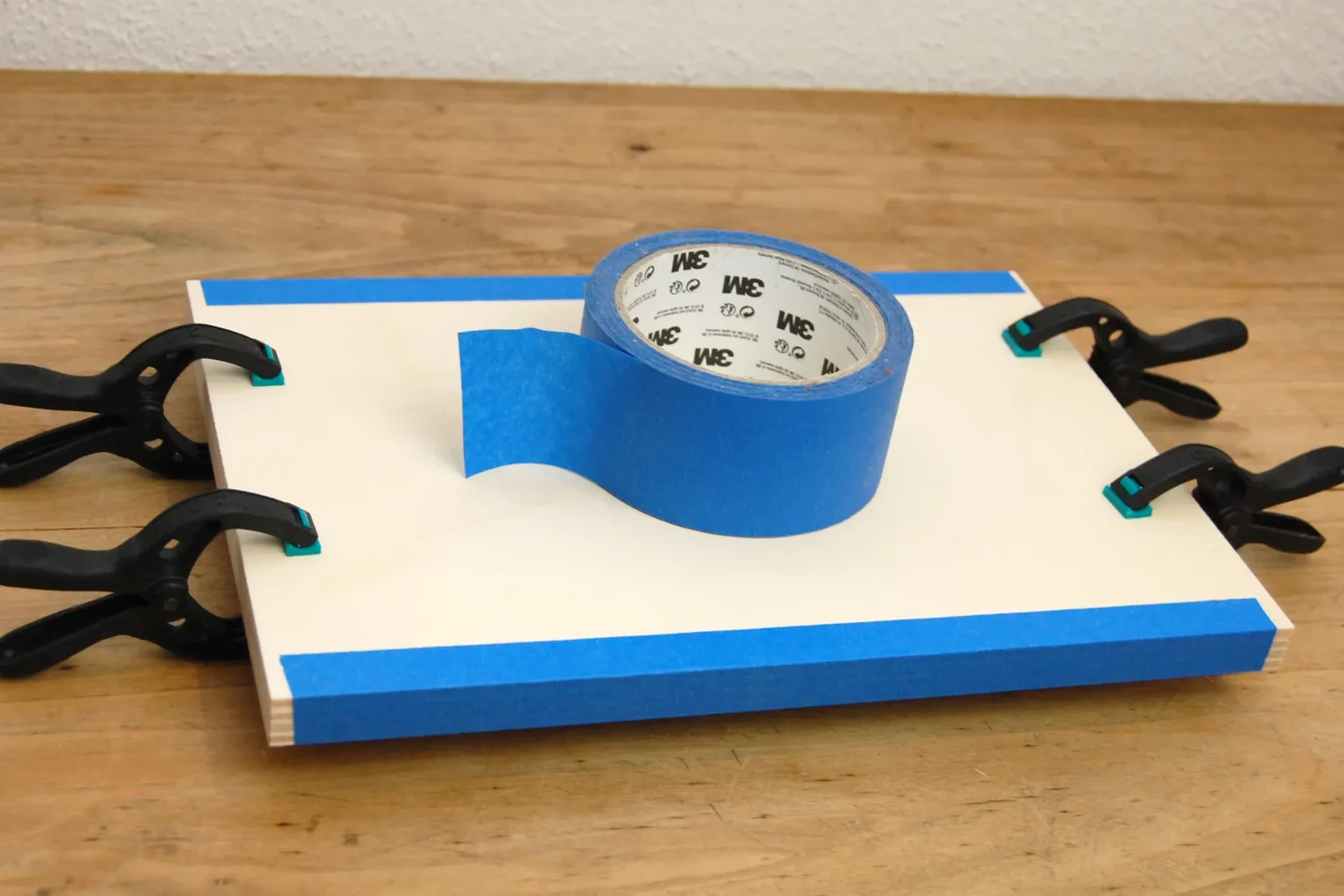 29-02a-sternenwichtel-weihnachten-deko-laubsaege-dekupiersaege-vorlage-4-mm-auf-12-mm-sperrholz-blue-tape-stapel-fixieren