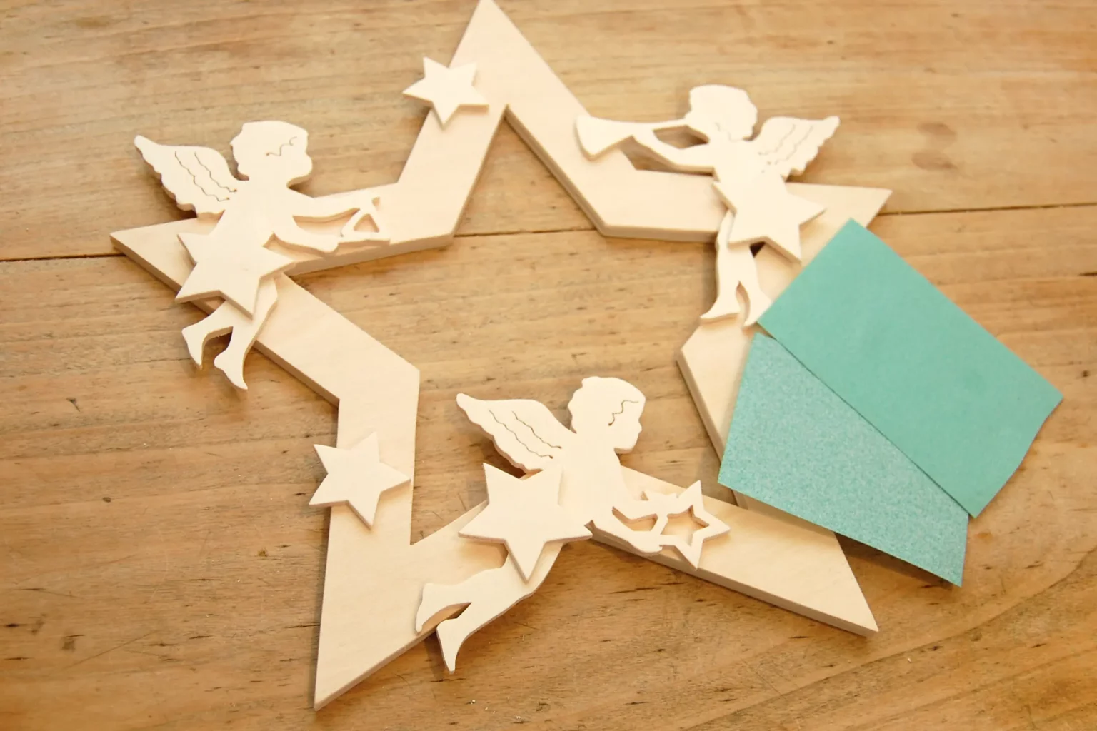 29-05-engelschar-deko-weihnachten-laubsaege-dekupiersaege-vorlage-teile-verputzen-schleifen-schleifpapier