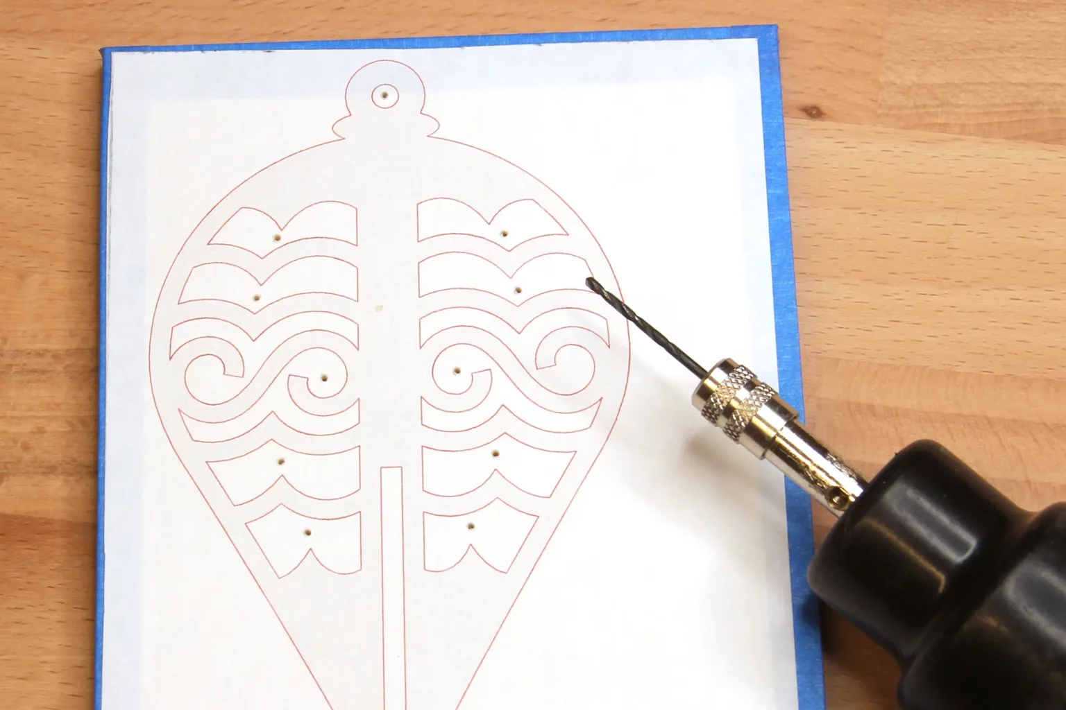 29-05-orientalischer-baumschmuck-weihnachten-laubsaege-dekupiersaege-vorlage-saegeblattdruchfuehrungen-bohren