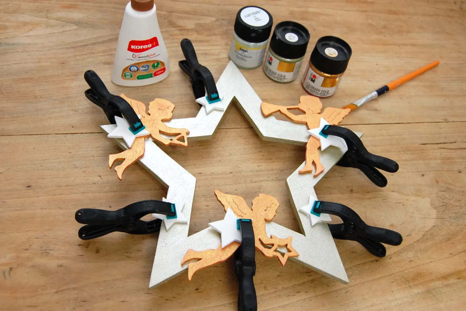 29-06-engelschar-deko-weihnachten-laubsaege-dekupiersaege-vorlage-teile-bemalen-verleimen-spannen