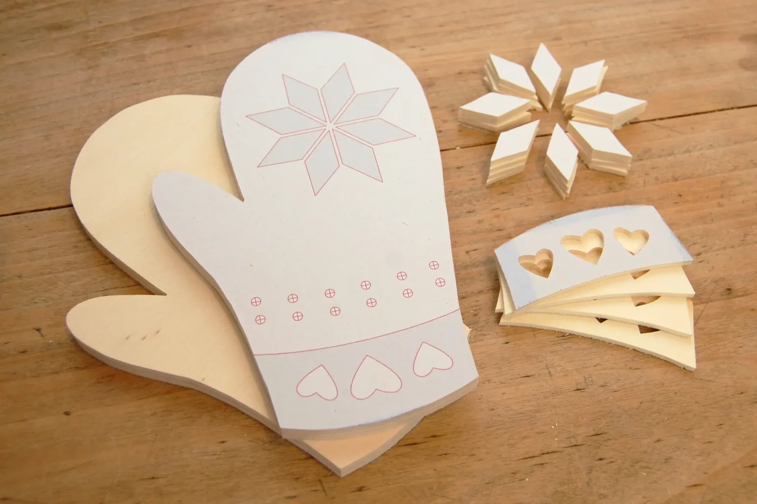 29-06-vintage-handschuhe-winter-deko-laubsaege-dekupiersaege-vorlage-aussenkontur-saegen