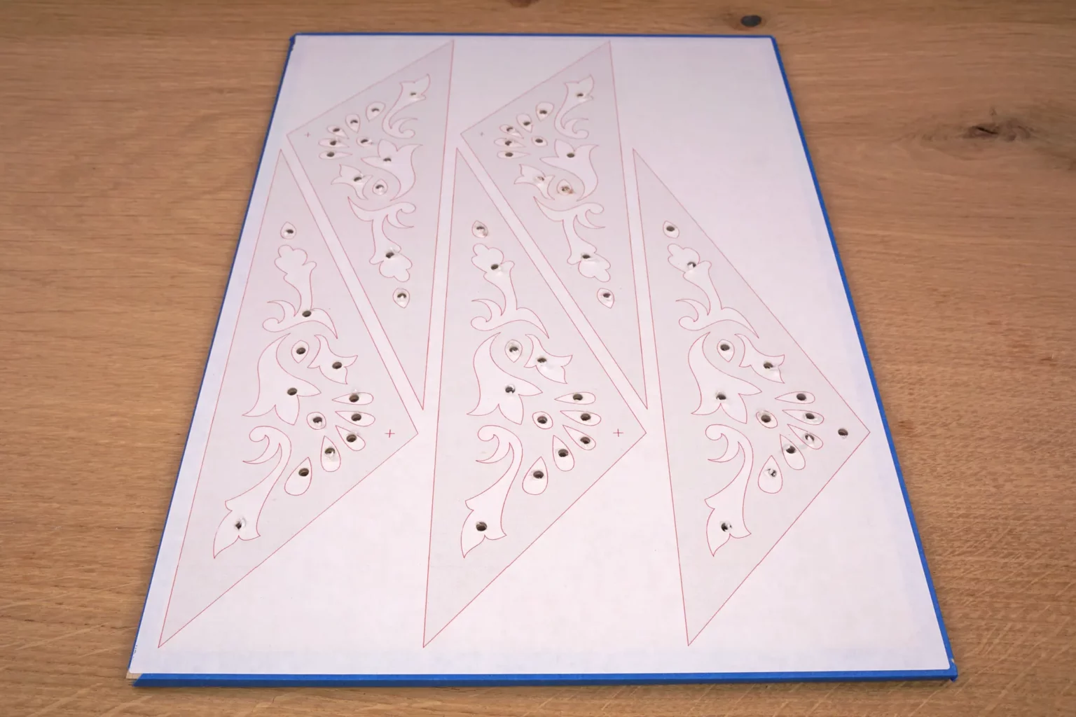 29-1-04-weihnachtsstern-deko-laubsaege-dekupiersaege-vorlage-saegeblattdurchfuehrung-bohren