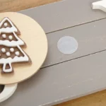 29-2-16b-lebkuchen-freude-weihnachten-deko-laubsaege-dekupiersaege-vorlage-gegenstueck-klettpunkt-bleibt-auf-hintergrund-haften