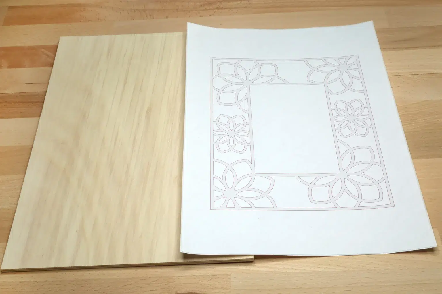 30-01-blumige-bilderrahmen-deko-laubsaege-dekupiersaege-vorlage-kopieren-ausdrucken-vorlagenpapier-selbstklebend-sperrholz