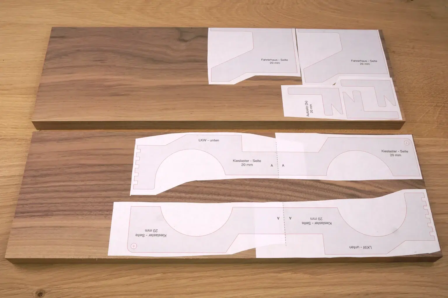 30-01-kieslaster-spielzeug-laubsaege-dekupiersaege-vorlage-kopieren-ausdrucken-vorlagenpapier-aufkleben-20-mm-massivholz-nussbaum