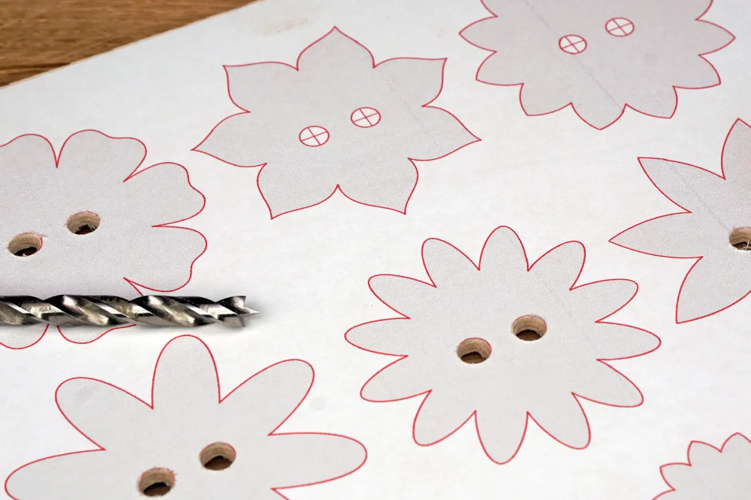30-02-serviettenringe-deko-laubsaege-dekupiersaege-vorlage-loecher-durchfaedelung-bohren-saegeblattdurchfuehrungen