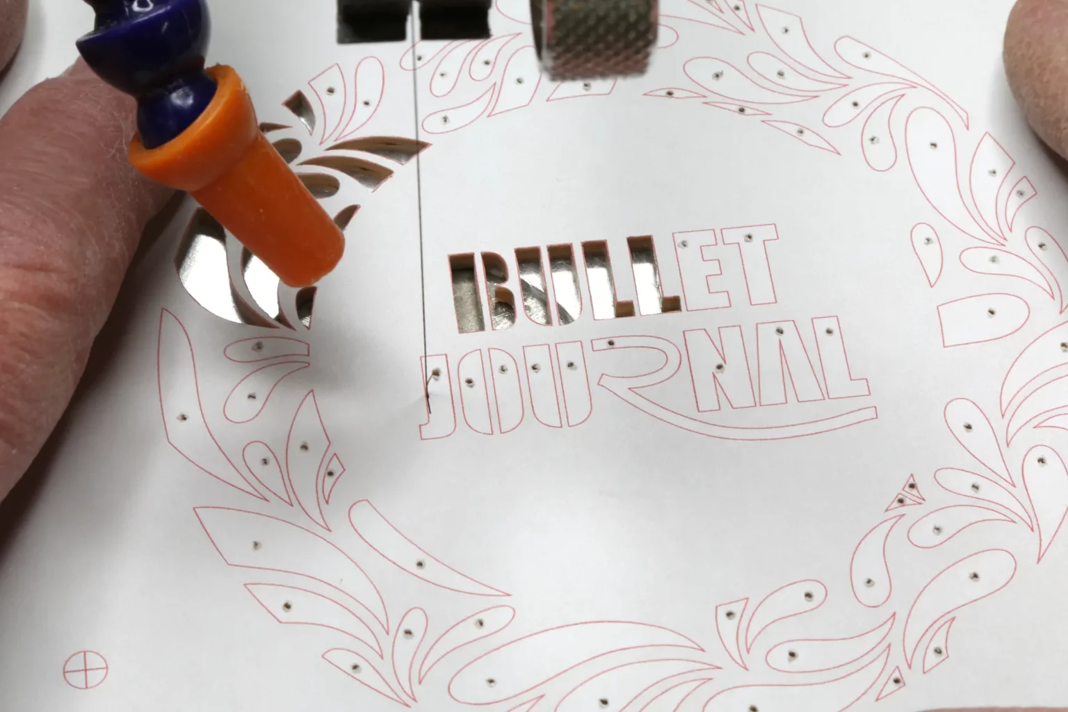 30-04-bullet-journal-diy-laubsaege-dekupiersaege-vorlage-innenschnitte-saegen