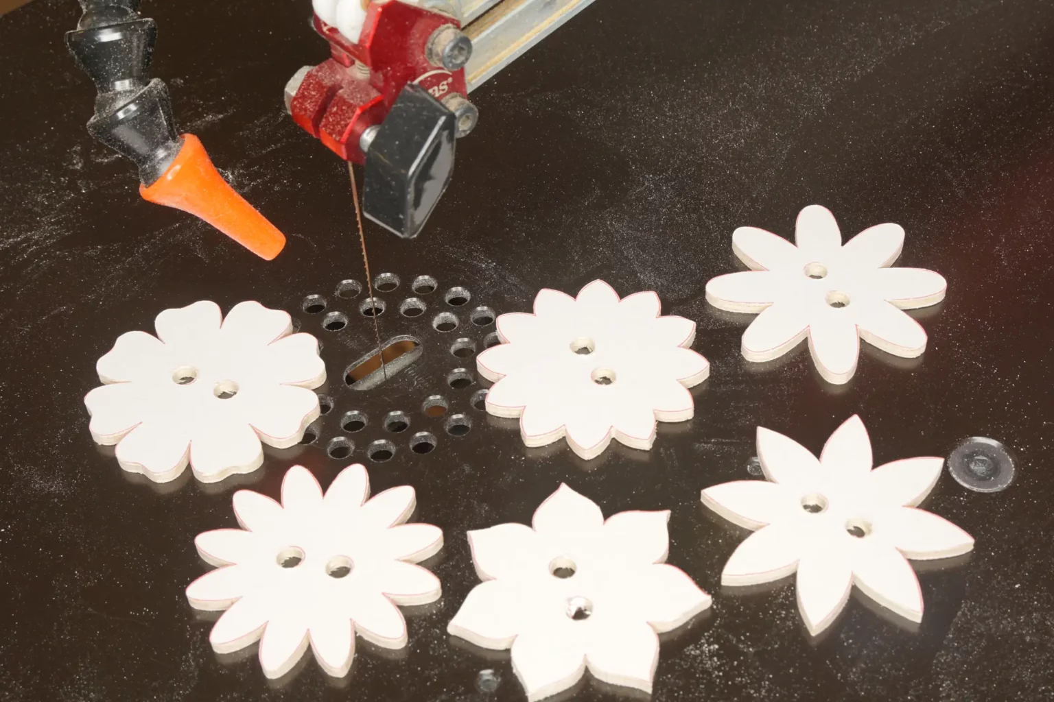 30-04-serviettenringe-deko-laubsaege-dekupiersaege-vorlage-zierelemente-beiseitelegen