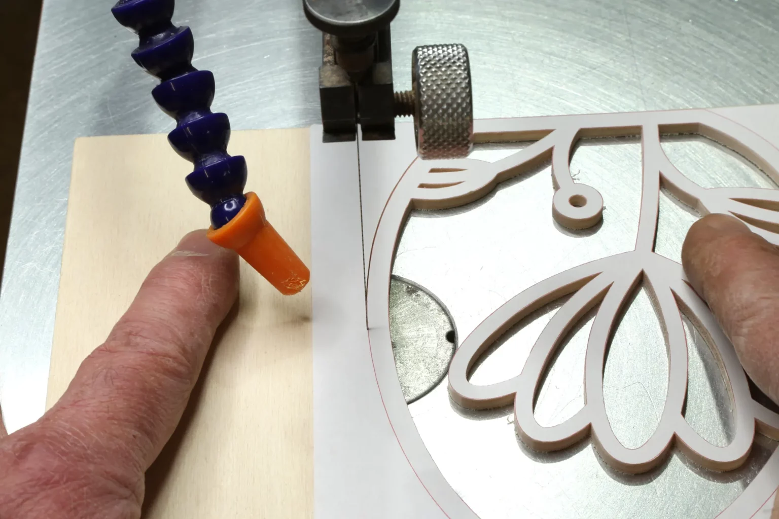 30-06-blueteneier-osterdeko-laubsaege-dekupiersaege-vorlage-aussenkontur-saegen-motivschicht