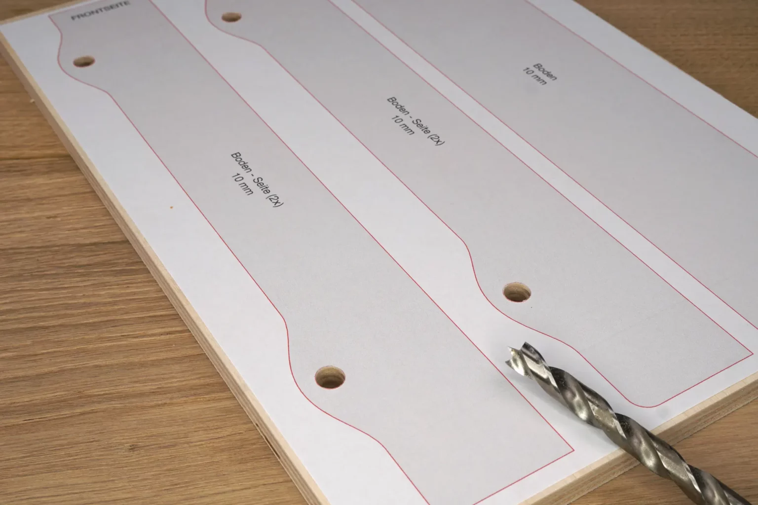 30-06-kieslaster-spielzeug-laubsaege-dekupiersaege-vorlage-loecher-achsen-bohren-birkensperrholz