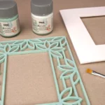 30-08-blumige-bilderrahmen-deko-laubsaege-dekupiersaege-vorlage-oberlaechenbehandlung-bemalen-kreul-nature-eukalyptus-schneekristall