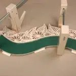 30-16-moosstele-deko-laubsaege-dekupiersaege-vorlage-verleimen-mittelteil-seitenteil-abstandshalter-unterlegen-verspannen