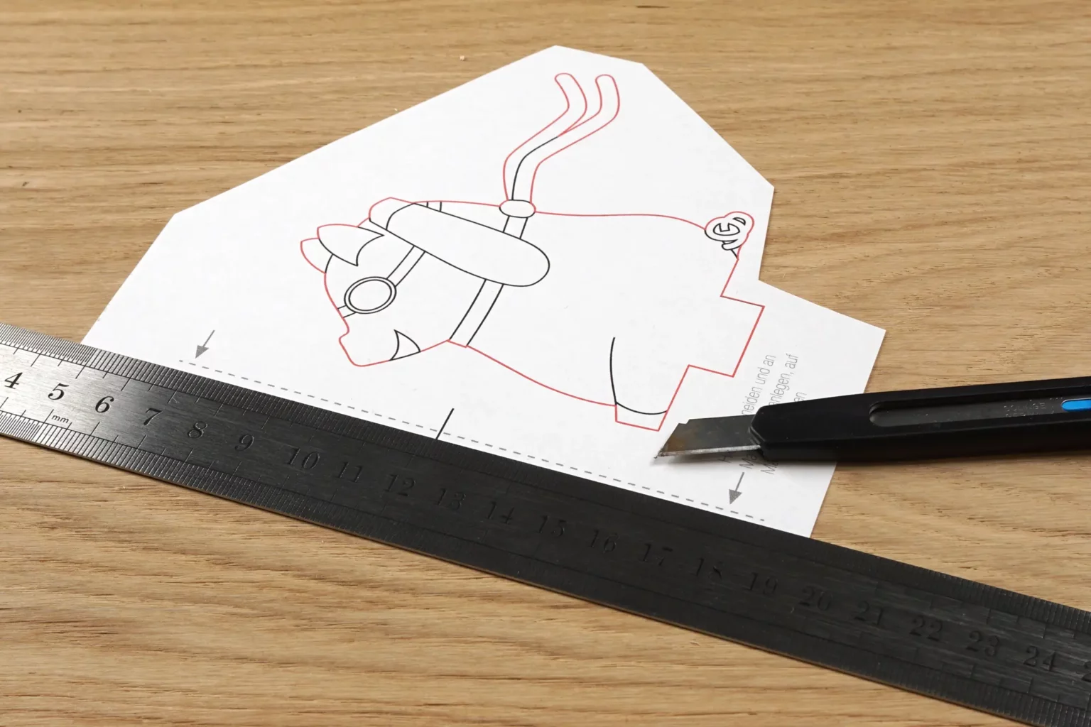 31-02-whirligig-flugzeug-garten-laubsaege-dekupiersaege-vorlage-an-gestrichelter-linie-mit-cutter-abschneiden