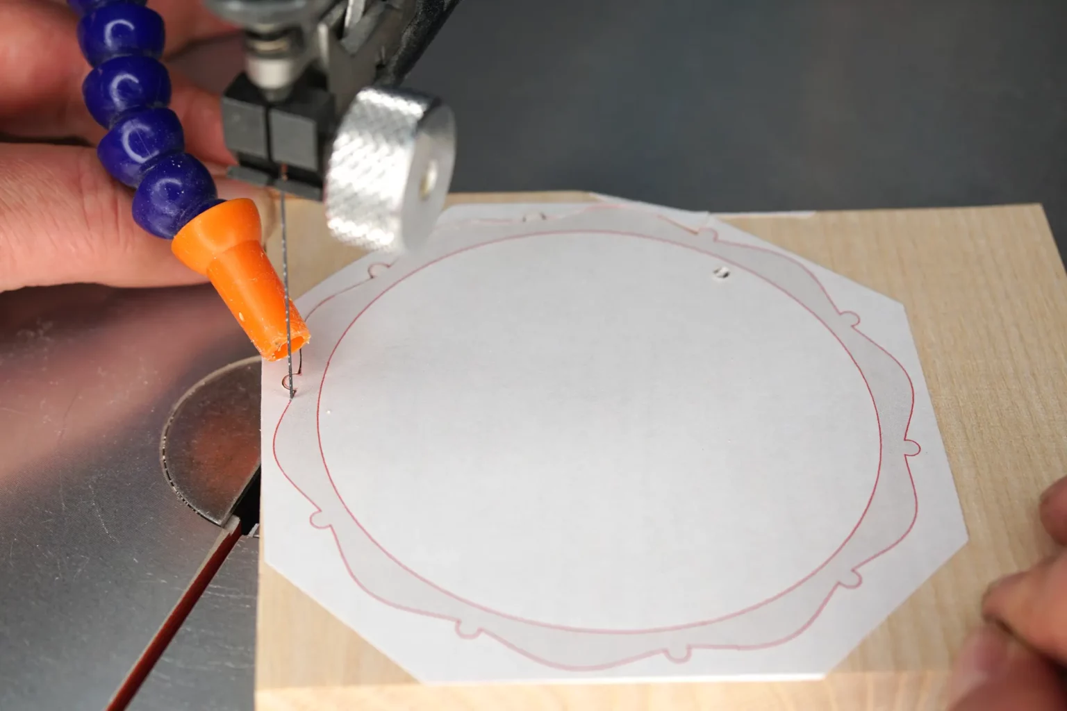 31-04-flechtdose-deko-laubsaege-dekupiersaege-vorlage-aussenkontur-flechtmuster-saegen-massivholz-ahorn