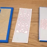 31-04-leszezeichen-herz-mandala-geschenk-laubsaege-dekupiersaege-vorlage-flugzeugsperrholz-blue-tape-stapel-fixieren-vorlagenpapier