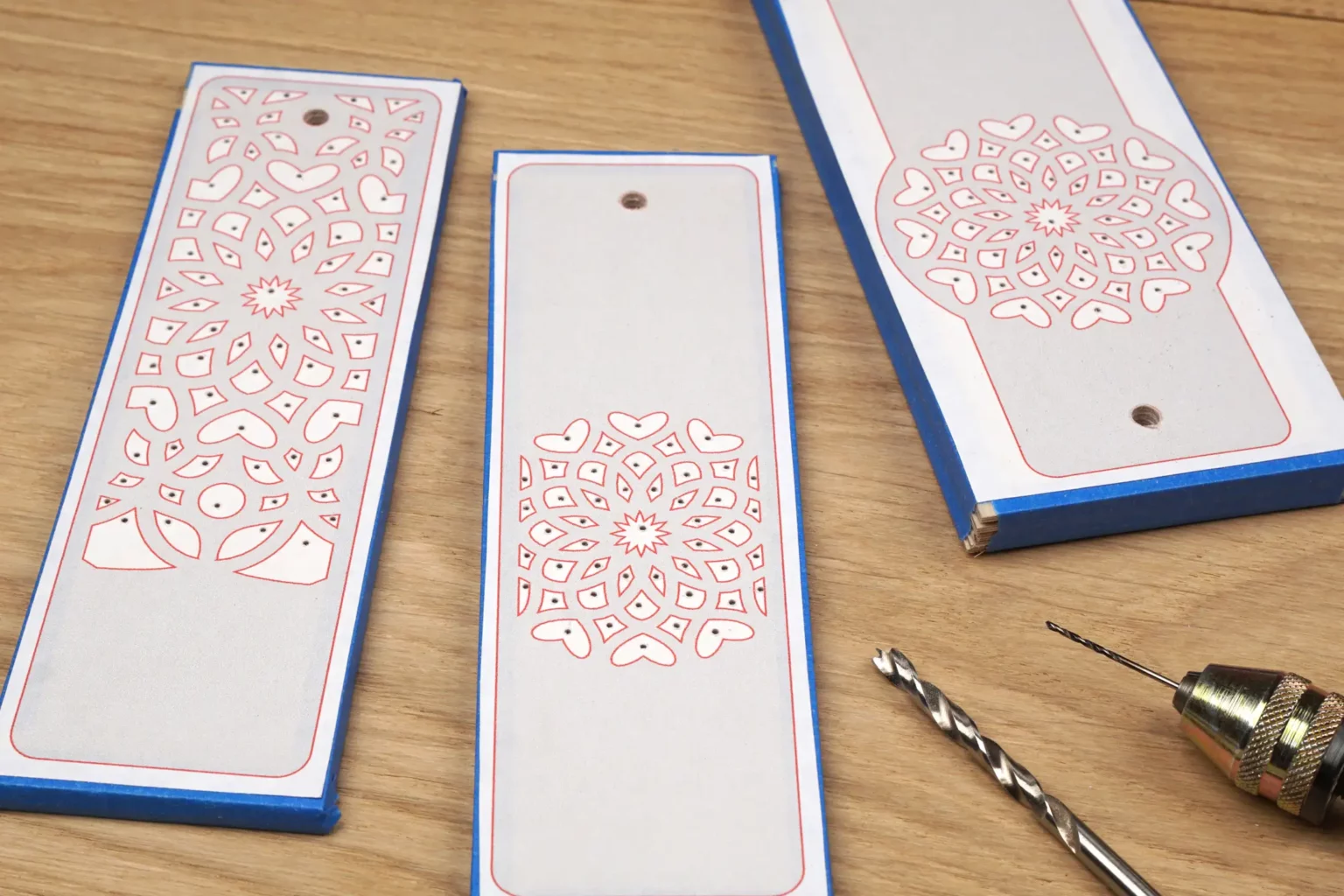 31-05-leszezeichen-herz-mandala-geschenk-laubsaege-dekupiersaege-vorlage-saegeblattdurchfuehrungen-oesen-bohren