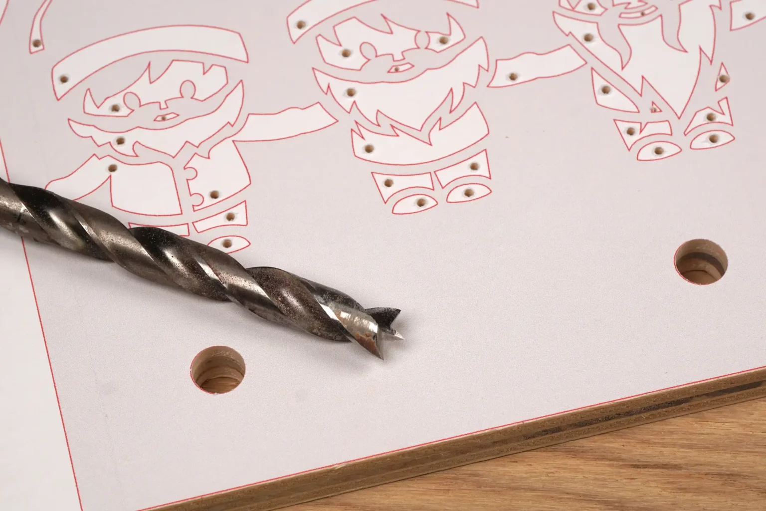 31-05-schneewittchen-garderobe-kinder-laubsaege-dekupiersaege-vorlage-bohrungen-fuer-garderobenhaken