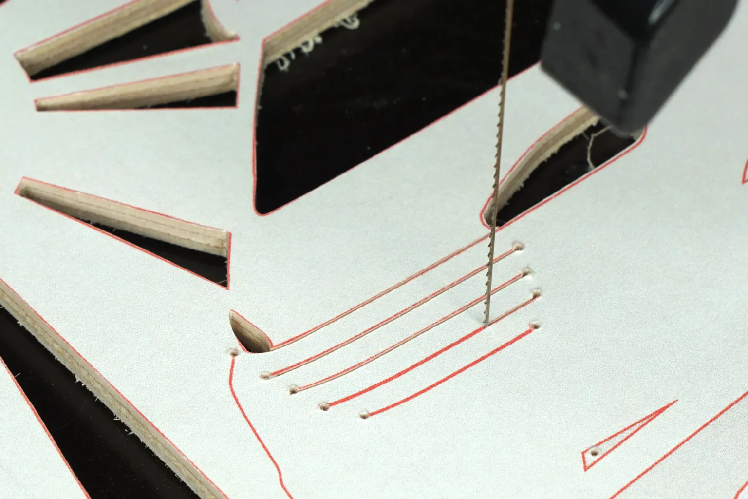 31-06-campingfieber-deko--laubsaege-dekupiersaege-vorlage-linien-saegen-motivschicht