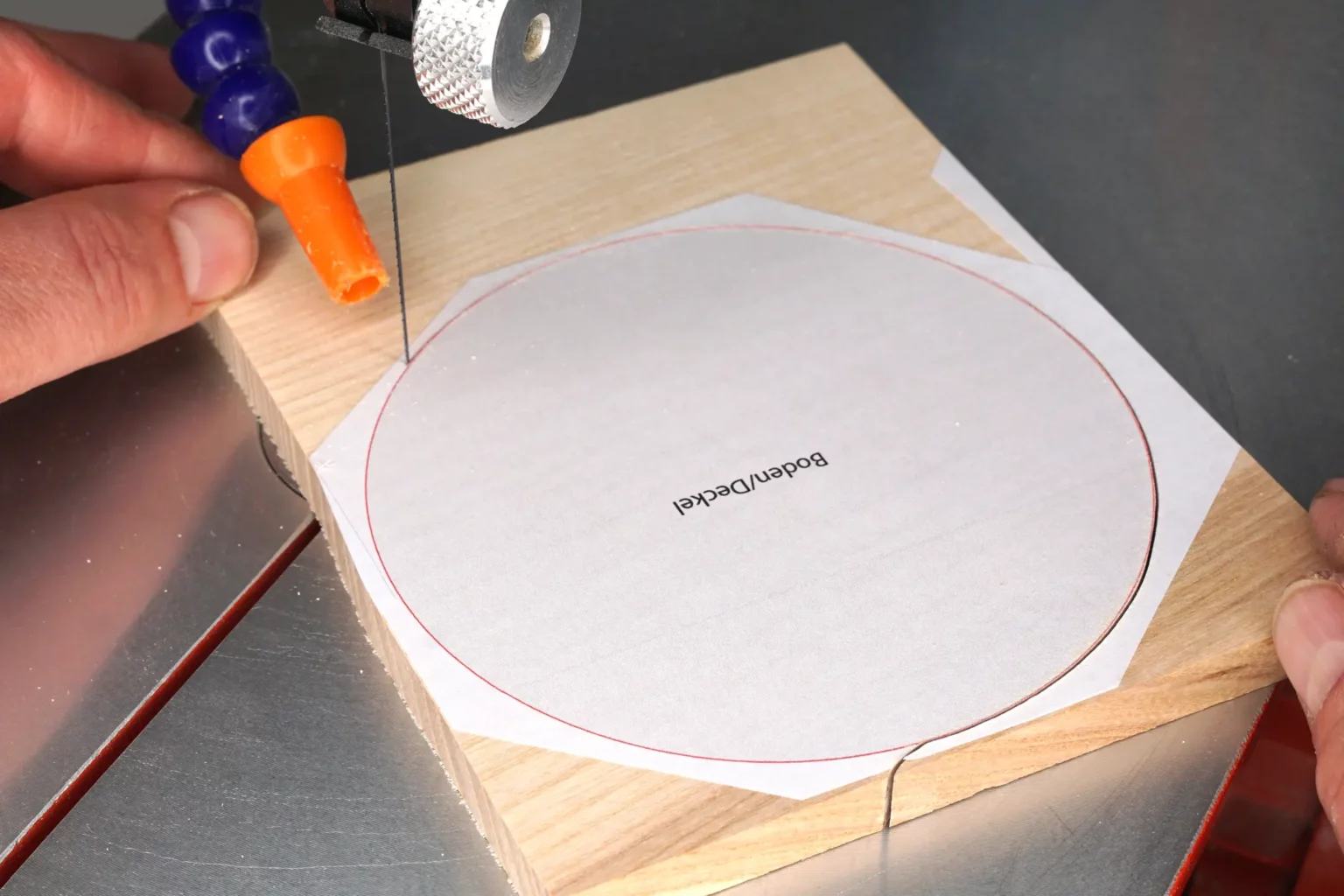 31-06-flechtdose-deko-laubsaege-dekupiersaege-vorlage-aussenkontur-deckel-boden-saegen-massivholz-ahorn