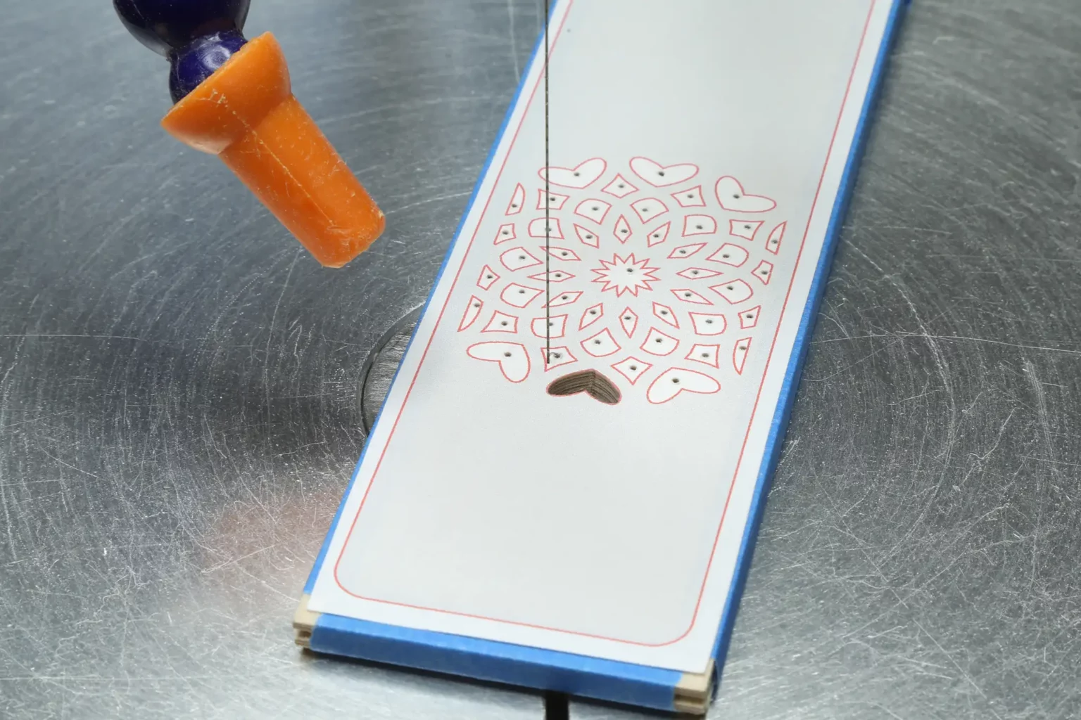 31-06-leszezeichen-herz-mandala-geschenk-laubsaege-dekupiersaege-vorlage-innenschnitte-saegen