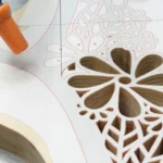 31-09-blumiger-kleiderbuegel-deko-laubsaege-dekupiersaege-vorlage-innenschnitte-saegen