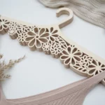 31-titel-03-blumiger-kleiderbuegel-deko-laubsaege-dekupiersaege-vorlage