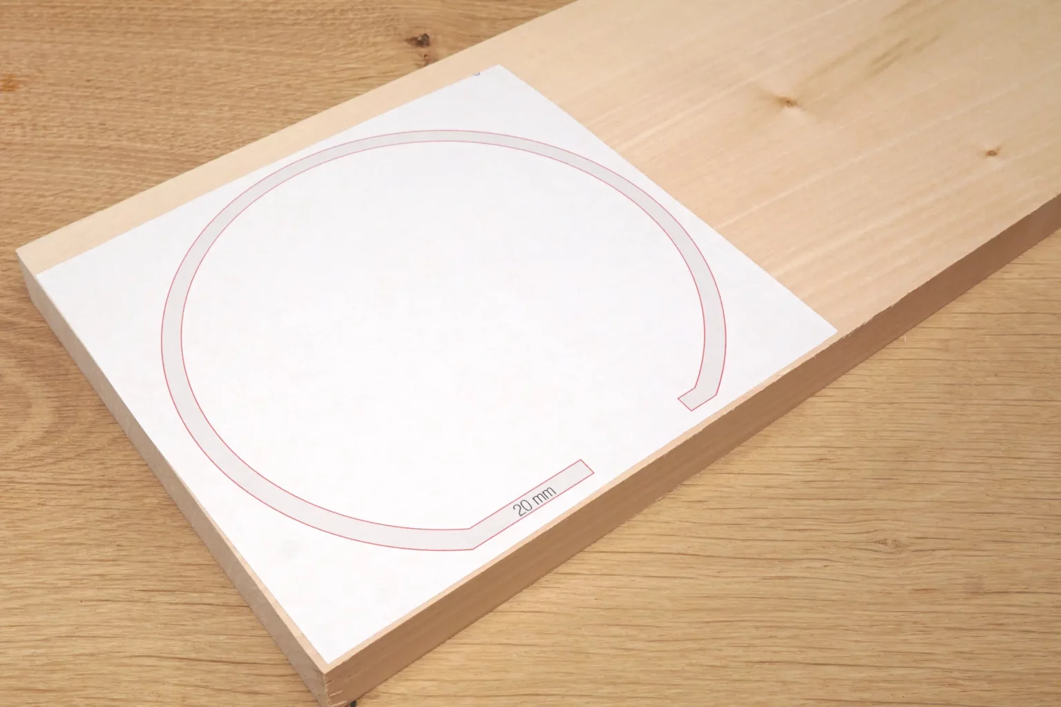 32-01-dekoleuchte-laubsaege-dekupiersaege-vorlage-ausdrucken-kopieren-vorlagenpapier-selbstklebend-20-mm-massivholz-aufkleben