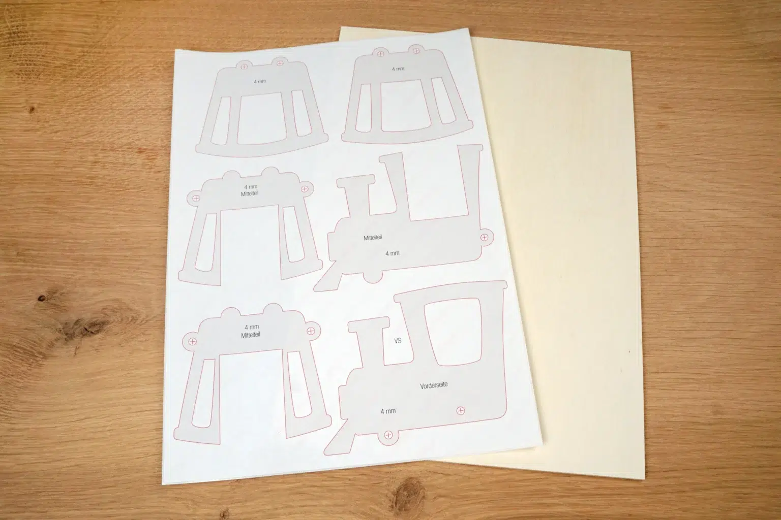 32-01-fotozug-deko--laubsaege-dekupiersaege-vorlage-kopieren-ausdrucken-vorlagenpapier-selbstklebend-4-mm-sperrholz