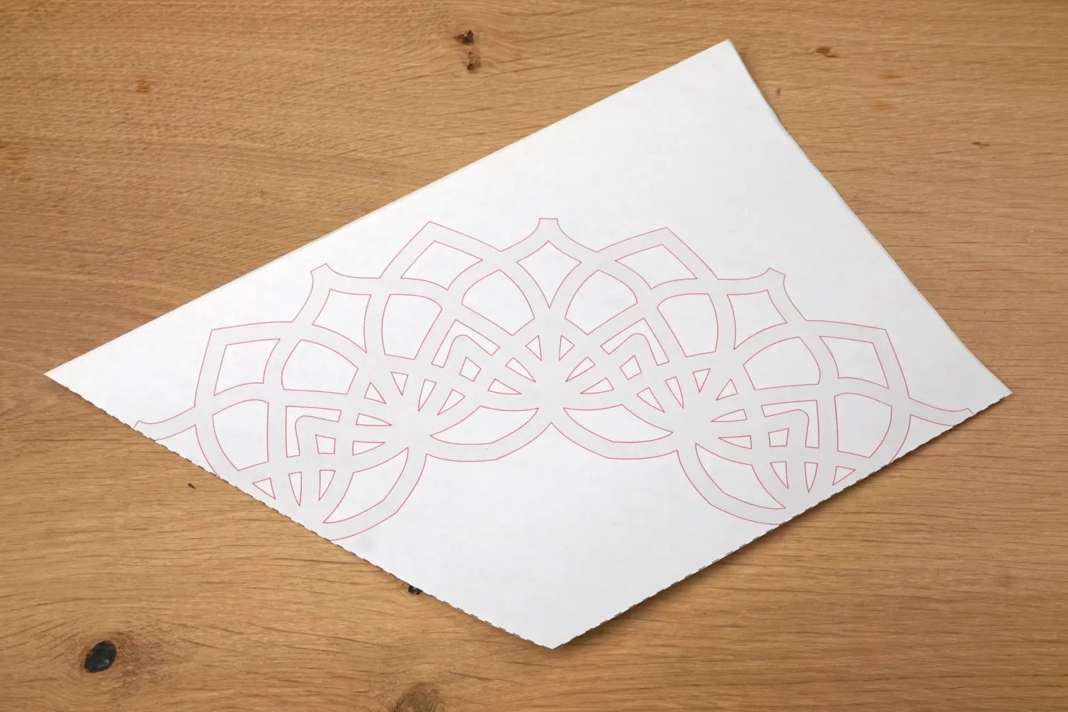 32-03-edler-wandspiegel-deko-laubsaege-dekupiersaege-vorlage-vorlagenpapier-zuschneiden-gestrichelte-linie-beide-eine-vorlage