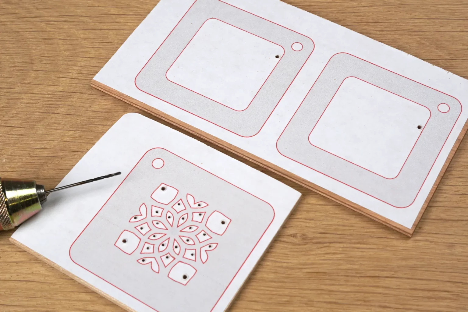 32-03-schluesselanhaenger-diy-laubsaege-dekupiersaege-vorlage-saegeblattdurchfuehrungen-bohren