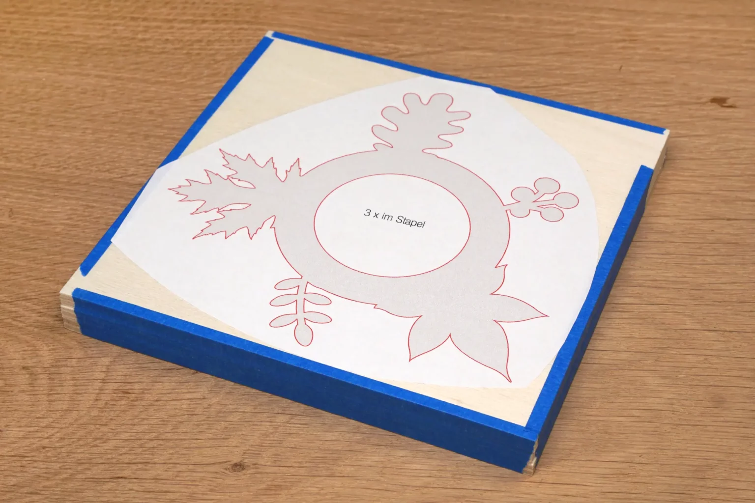 32-03-teelicht-herbstlaub-deko-herbst-laubsaege-dekupiersaege-vorlage-stapel-vorlagenpapier-aufkleben