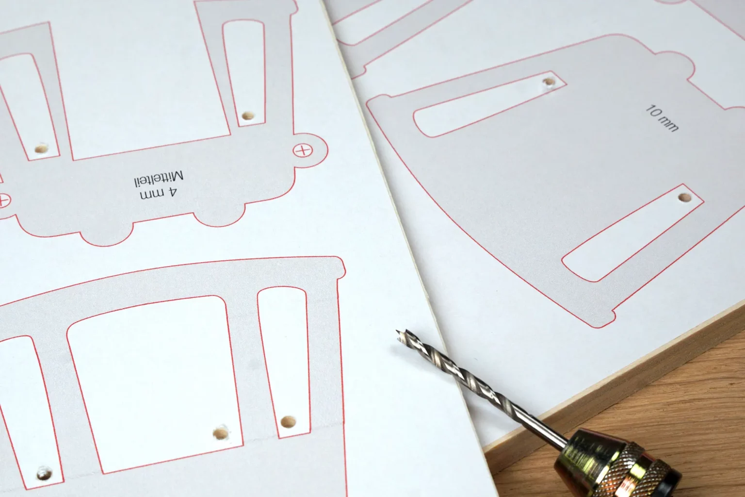 32-04-fotozug-deko--laubsaege-dekupiersaege-vorlage-saegeblattdurchfuehrungen-bohren