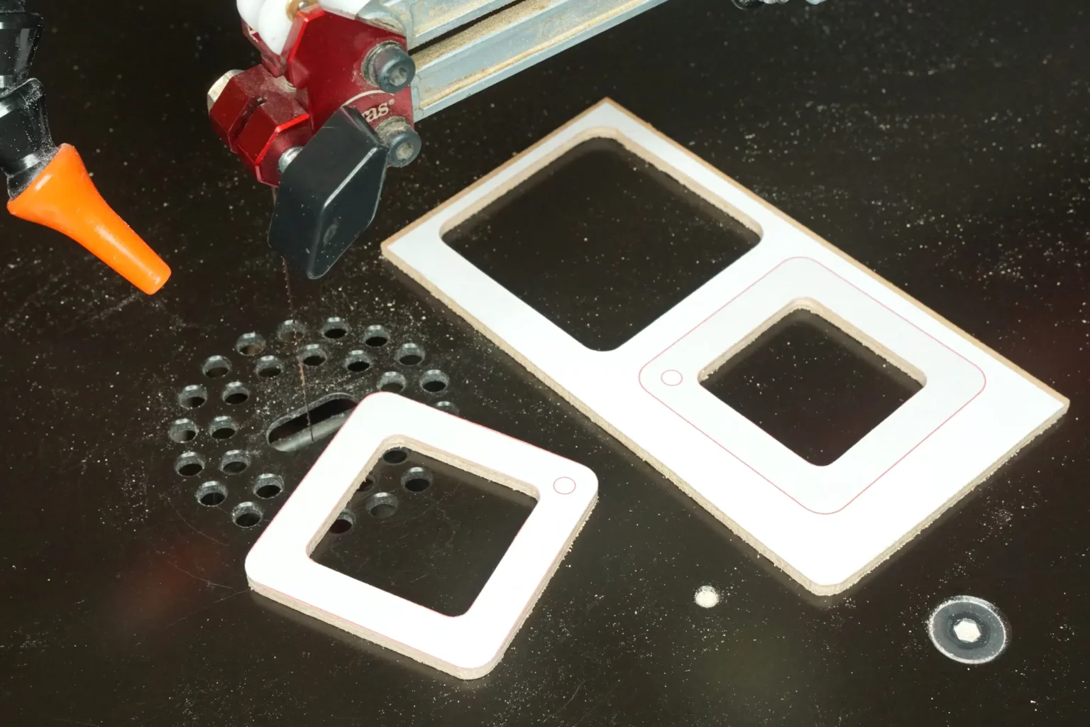 32-05-schluesselanhaenger-diy-laubsaege-dekupiersaege-vorlage-aussenkontur-saegen-rahmen-edelsperrholz