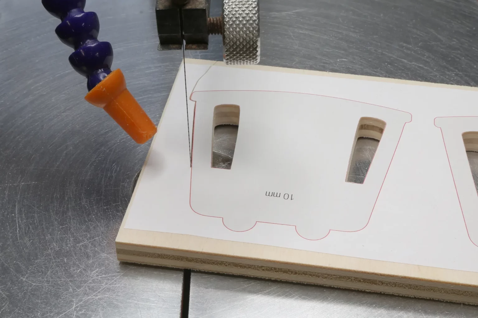 32-06-fotozug-deko--laubsaege-dekupiersaege-vorlage-aussenkontur-saegen-10-mm-sperrholz