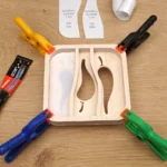 32-17-geschmackvolle-kuechendeko-laubsaege-dekupiersaege-vorlage-vorlagenpapier-schutzschicht-ablösen-sekundenkleber-auf-motiv-klebe