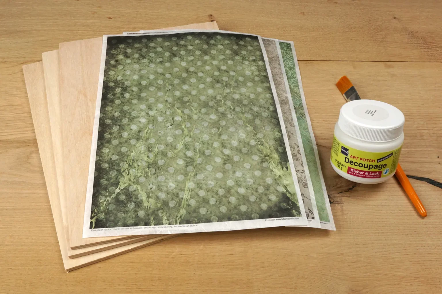 33-01-rehwald-weihnachten-laubsaege-dekupiersaege-vorlage-6-mm-sperrholz-decoupage-papier-kleber-pinsel