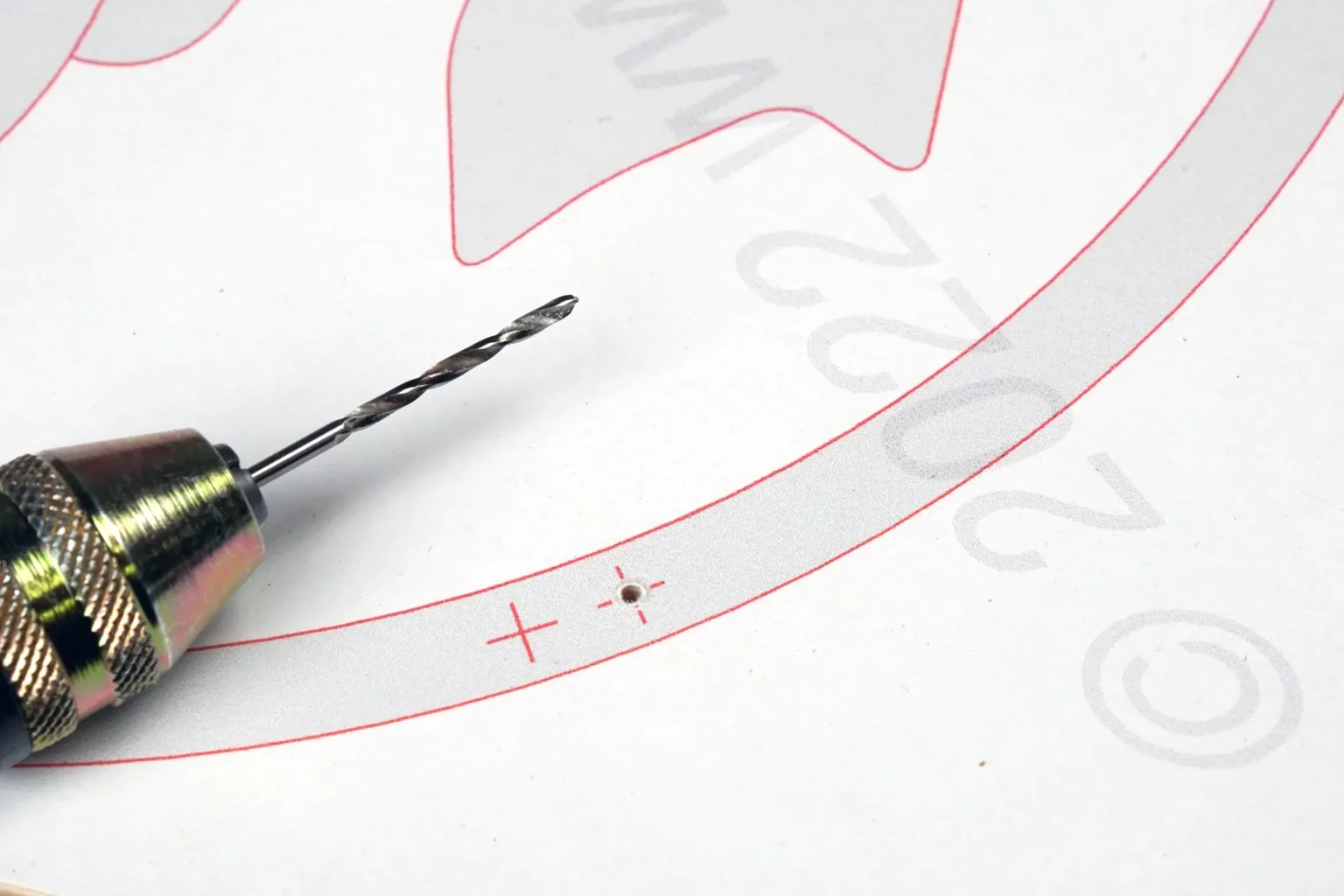 33-02-pinguin-mobilie-kinder-laubsaege-dekupiersaege-vorlage-loecher-deckenaufhaengung-bohren