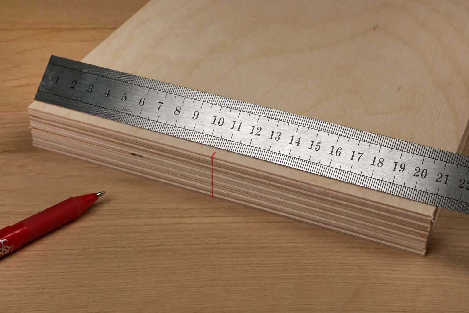 33-02-santas-sleigh-weihnachten-laubsaege-dekupiersaege-vorlage-4-mm-sperrholz-plattenmitte-markieren