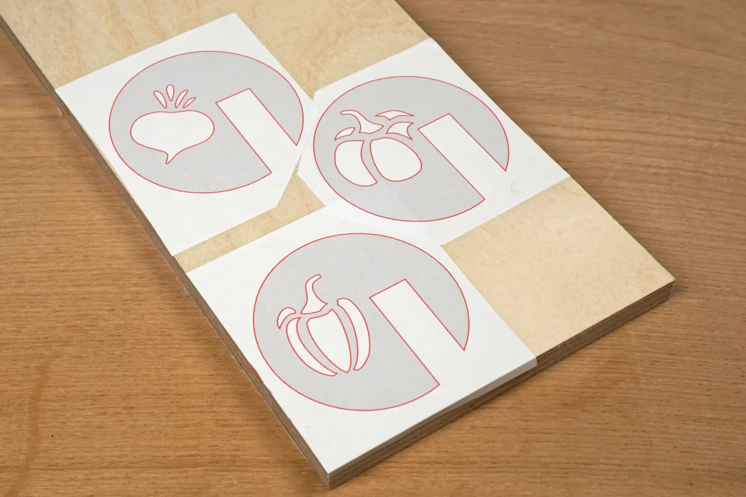 33-02-topfwaechter-kueche-laubsaege-dekupiersaege-vorlage-9-mm-multiplex-vorlagenpapier-aufkleben