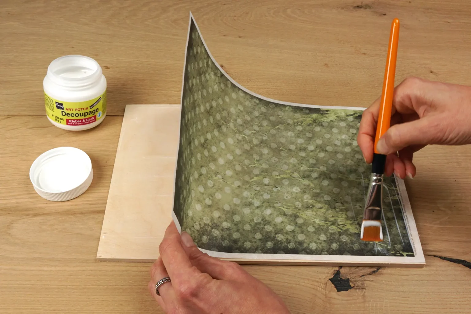 33-03-rehwald-weihnachten-laubsaege-dekupiersaege-vorlage-decoupage-papier-aufkleben-oberseite-mit-kleber-dick-einstreichen