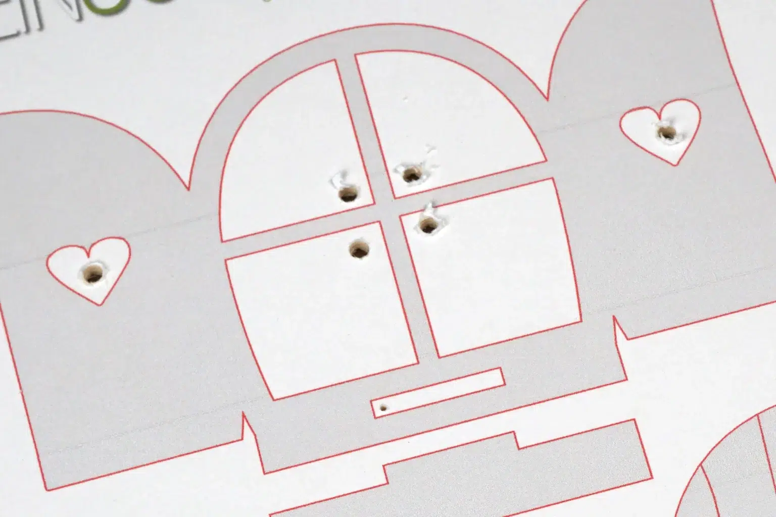 33-03-wichteltuer-advent-deko-laubsaege-dekupiersaege-vorlage-saegeblattdurchfuehrungen-bohren