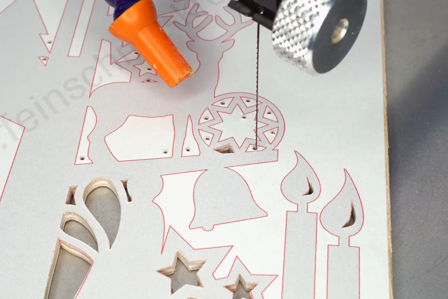 33-05-nordischer-tannenbaum-deko-laubsaege-dekupiersaege-vorlage-innenschnitte-saegen