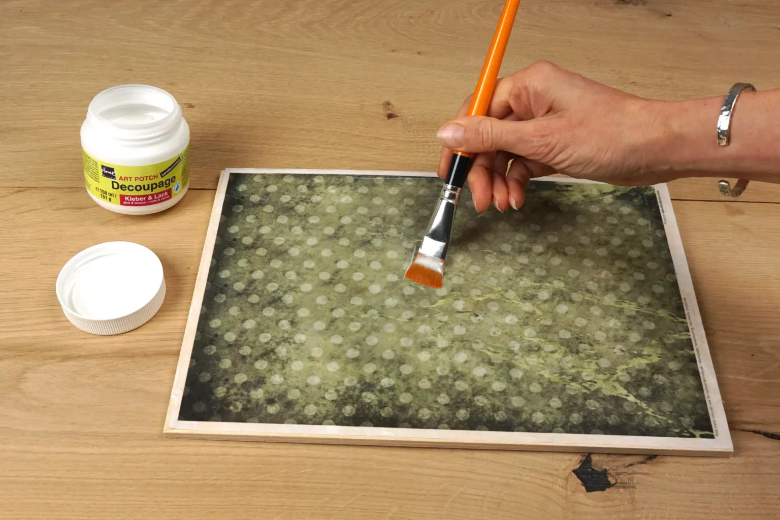 33-05-rehwald-weihnachten-laubsaege-dekupiersaege-vorlage-gesamte-flaechen-nochmals-mit-decoupage-kleber--einstreichen-blasen-entfernen