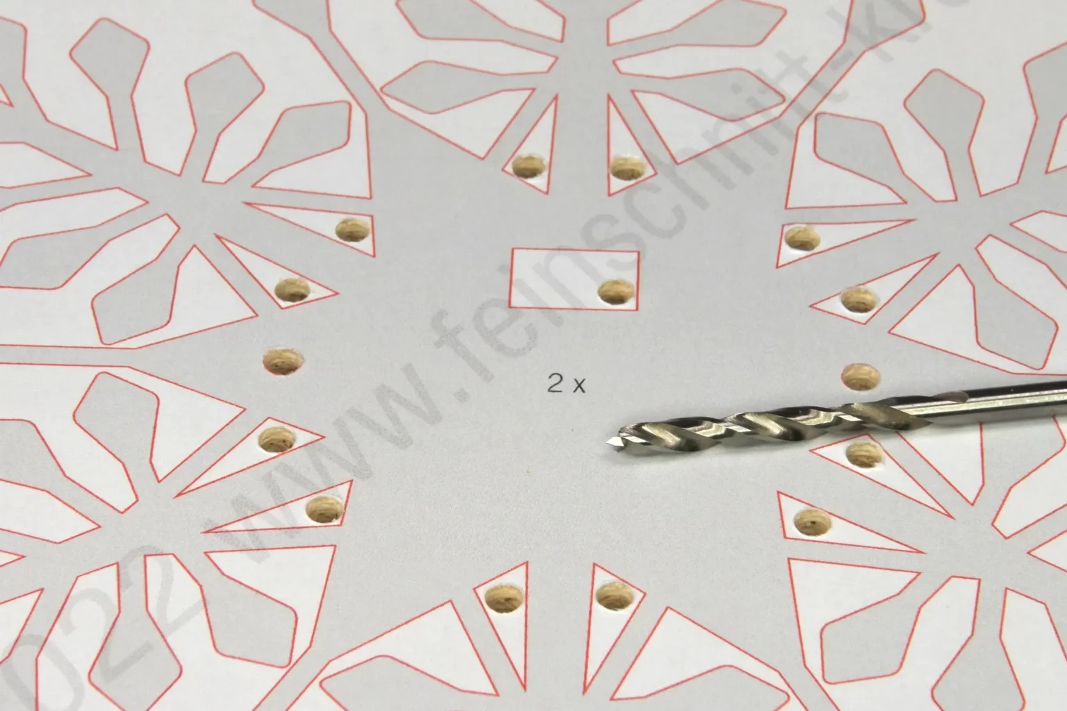 33-05a-kristallleuchte-weihnachten-laubsaege-dekupiersaege-vorlage-saegeblattdurchfuehrungen-bohren-innenschnitte