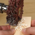 33-10-schneeflockenanhaenger-weihnachten-laubsaege-dekupiersaege-vorlage-teile-verputzen-schleifen-schleifstern