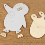 33-13-pinguin-mobilie-kinder-laubsaege-dekupiersaege-vorlage-kennzeichnung-einzelteile-rueckseite-vorlagenpapier-abziehen