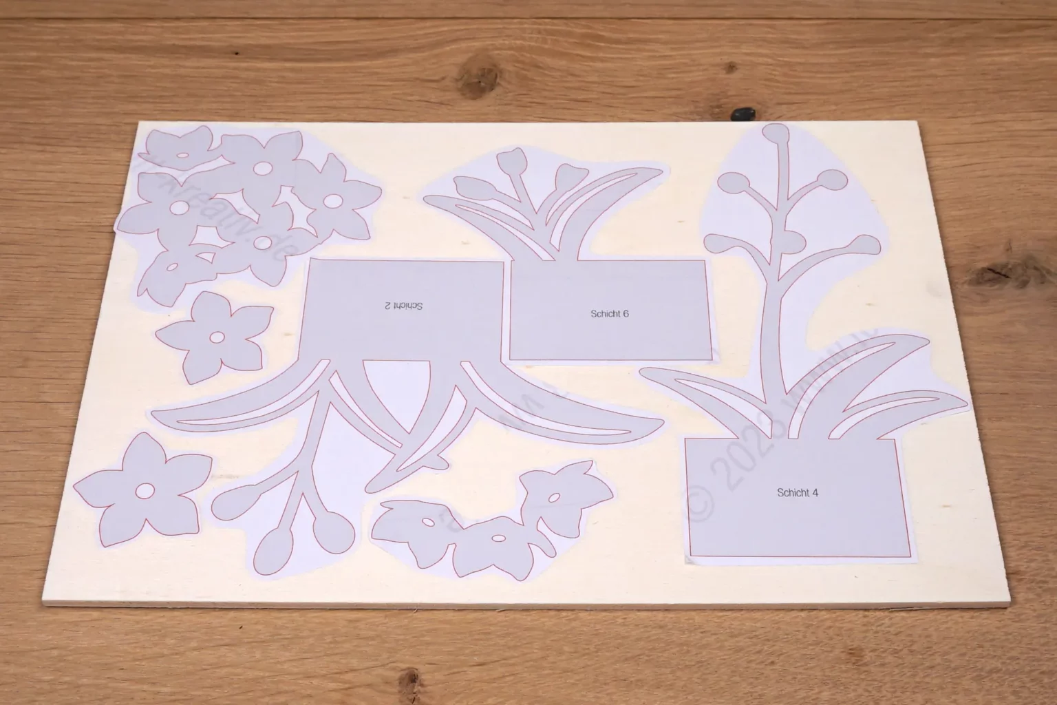 34-03-fruehlingsblueher-deko-laubsaege-dekupiersaege-vorlage-vorlagenpapier-aufkleben-sperrholz