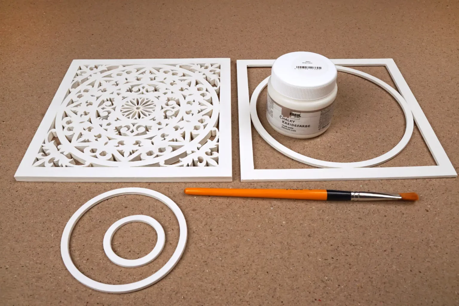 34-05-deko-ornament-laubsaege-dekupiersaege-vorlage-oberflaechenbehandlung-bemalen-chalky-kreidefarbe-white-cotton